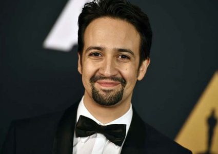 طالب يستعين بممثل شهير لإقناع معلمته بالغياب عن المدرسة