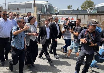 القدس:مئات المستوطنين يقتحمون مقاما بالشيخ جراح