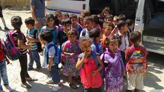 الشرطة تضبط باص بحمولة زائدة 13 طالب في طولكرم