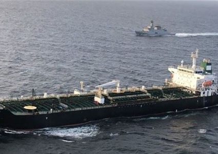 ناقلة الوقود الإيرانية الثالثة للبنان تصل بانياس في سوريا