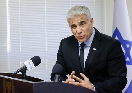 "لابيد": توقيع اتفاقيات تطبيع مع دول لا يمكنني الإفصاح عنها الآن