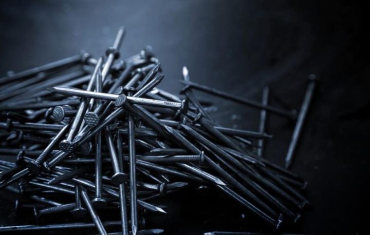 ليتوانيا: إزالة كيلوغرام من المسامير والسكاكين من معدة رجل