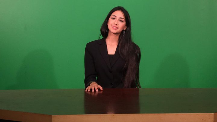 طالبة من النجاح تفوز بالمركز الأول في مسابقة أفضل أداء إذاعي