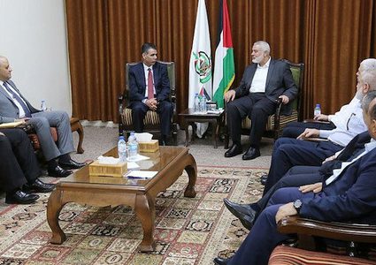 وفد حماس بالقاهرة برئاسة هنية يلتقي عباس كامل