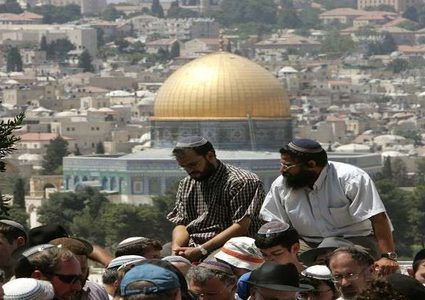 "الوطني": السماح لليهود بالصلاة في الأقصى سابقة خطيرة