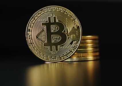 عملة "بتكوين" ترتفع أكثر من 7% في أحدث التداولات