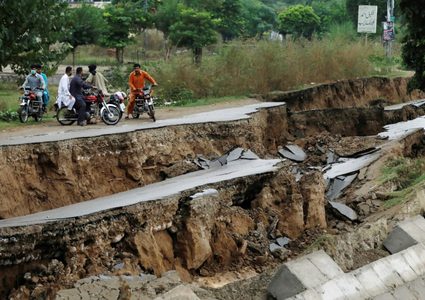 ارتفاع عدد ضحايا زلزال باكستان إلى 20 قتيلا
