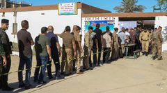 عسكريو العراق يدلون بأصواتهم بالانتخابات البرلمانية