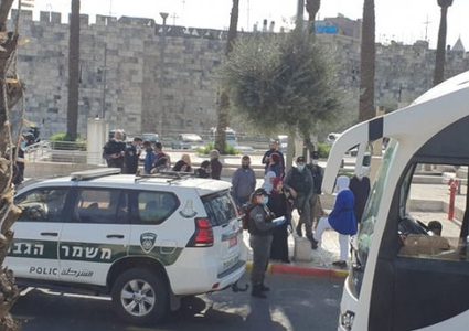 الاحتلال يعيق وصول المصلين من الضفة والداخل للمسجد الأقصى
