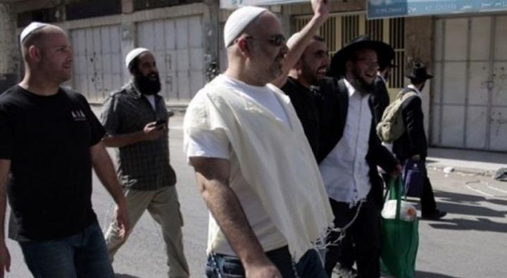 مستوطنون يحطمون مركبات مواطنين في بيت إكسا شمال غرب القدس