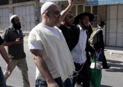 مستوطنون يحطمون مركبات مواطنين في بيت إكسا شمال غرب القدس