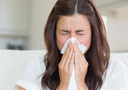 ما هي خطورة منع العطس ؟