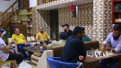 ألماني يستقبل خبر فوزه بجائزة نوبل أثناء تناول القهوة مع زوجته