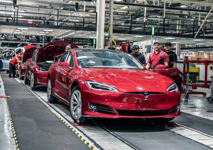 إيلون ماسك يعرب عن قلقه إزاء أعداد الموظفين