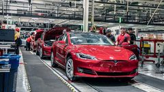 إيلون ماسك يعرب عن قلقه إزاء أعداد الموظفين