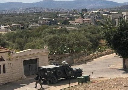 الاحتلال يقتحم قرى غرب جنين ويستجوب المواطنين