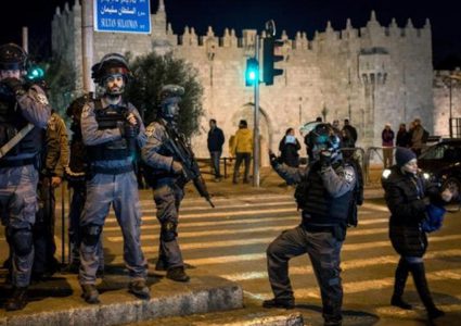 إصابتان خلال قمع الاحتلال لمُصلين مقدسيين في المقبرة اليوسفية