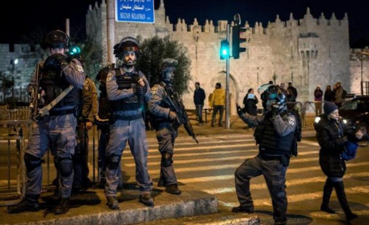 إصابتان خلال قمع الاحتلال لمُصلين مقدسيين في المقبرة اليوسفية