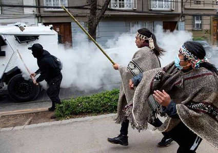 مواجهات بين الشرطة والسكان الأصليين في تشيلي