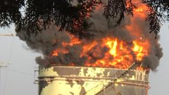 لبنان: اندلاع حريق كبير داخل منشآت النفط في منطقة الزهراني