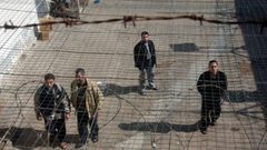 الاحتلال يواصل عزل الأسيرين بسيسي وجرادات داخل زنازين "الجلمية"