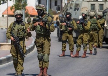 الاحتلال يداهم منزل مواطن في بلدة تقوع شرق بيت لحم
