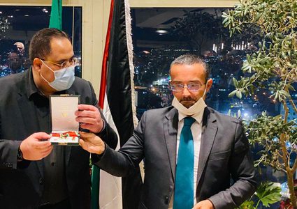 منح صبري صيدم وسام فارس نجمة إيطاليا