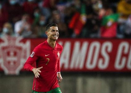 ثلاثية رونالدو تقود البرتغال لفوز كبير على لوكسمبورغ