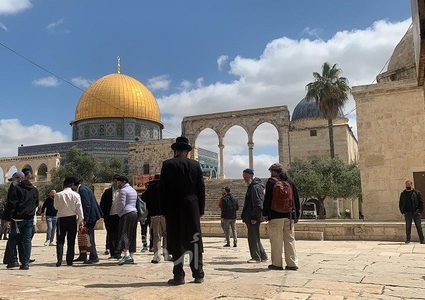 مستوطنون يقتحمون المسجد الأقصى