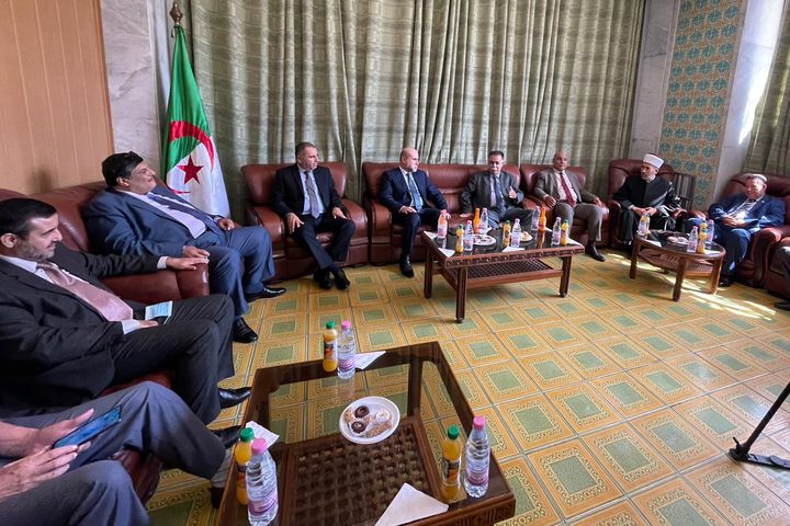 الهباش يبحث التعاون المشترك مع إدارة جامعة الأمير عبد القادر