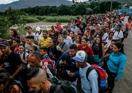 فنزويلا تدين "القتل الجماعي" للمهاجرين في كولومبيا