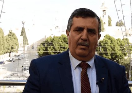 تقليد رئيس بلدية بيت لحم وسام نجمة إيطاليا