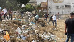 أسرة جامعة النجاح الوطنية تنظم اليوم عملا تطوعيا حول الجامعة بمشاركة  اسرة النجاح من موظفين وطلبة