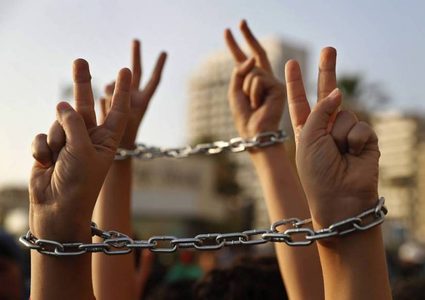 حماس والجهاد تحذران : المساس بالأسرى يقود المنطقة نحو الانفجار