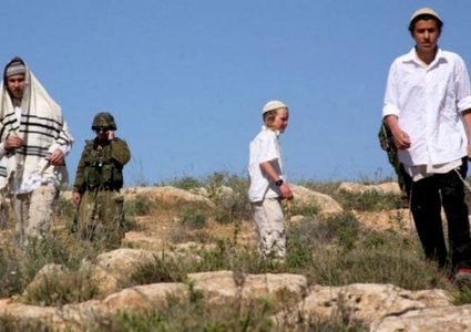 مستوطنون يهاجمون منازل المواطنين في بورين جنوب نابلس