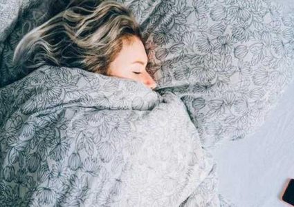 لماذا نجد صعوبة في مغادرة الفراش صباحًا بفصل الشتاء ؟