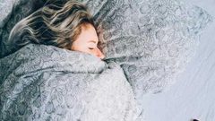 لماذا نجد صعوبة في مغادرة الفراش صباحًا بفصل الشتاء ؟