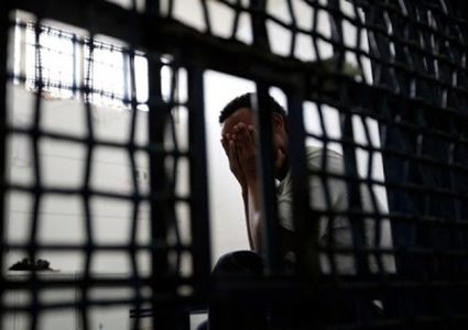 سبعة أسرى يواصلون إضرابهم عن الطعام رغم خطورة أوضاعهم الصحية