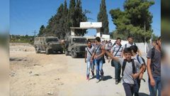 شرطة الاحتلال تسلم مدير مدرسة المالح بلاغا لمراجعتها