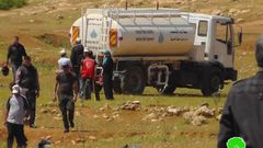 الاحتلال يفرض غرامة مالية على مواطن مقابل استرجاع صهريج مياه