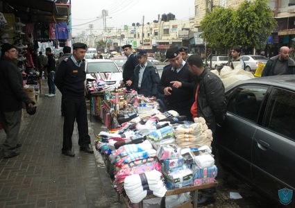 جنين: الشرطة تباشر بتنظيم أسواق المدينة وتمنع التعديات