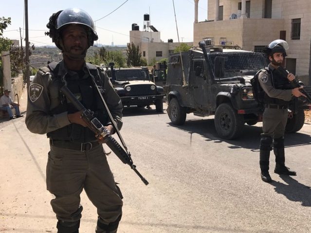 اعتقال سيدة فلسطينية عند مدخل مستوطنة هار أدار