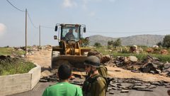 الاحتلال يجرف طريقا معبدا شرق طوباس