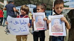 عائلة الأسيرة المحررة نسرين أبو كميل بانتظار  دخولها القطاع