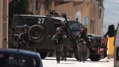 إصابة شابين واعتقال آخر خلال اقتحام مخيم قلنديا