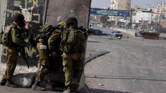 إصابتان برصاص الاحتلال خلال مواجهات في مخيم قلنديا