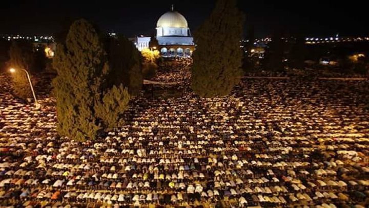 آلاف المصلين يحيون ذكرى المولد النبوي بالأقصى