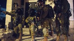 الاحتلال يقتحم العيسوية ويزيل رايات لفصائل وطنية