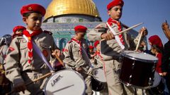 الآلاف يحتفلون بذكرى المولد النبوي بالأقصى