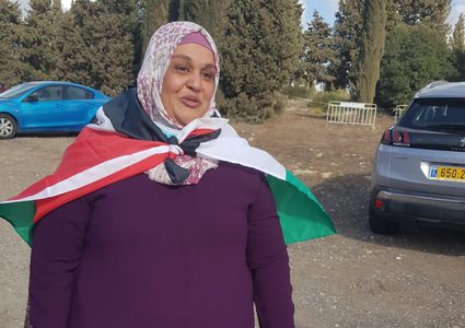 الأسيرة المحررة نسرين أبو كميل تتمكن من الدخول إلى قطاع غزة